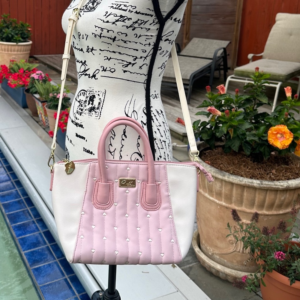 💋💋💋Betsey Johnson- Crossbody Bag- Excellent Condition!💋💋💋